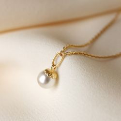 Pendentif perle plaqué or sur chaine