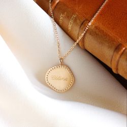 Collier médaille galet à graver plaqué or